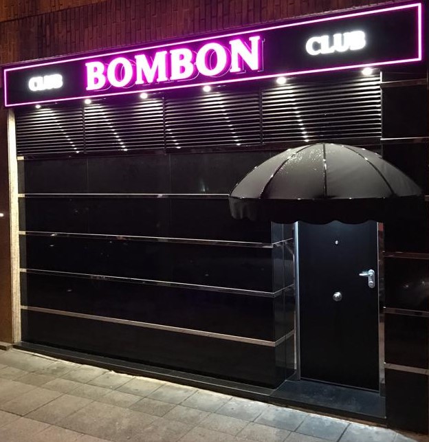 Entrada al Club Bombón